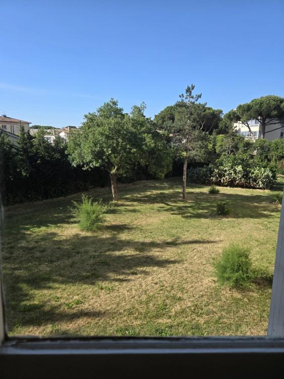 Fréjus  - T3 à rafraîchir à 5 mns du centre à pied