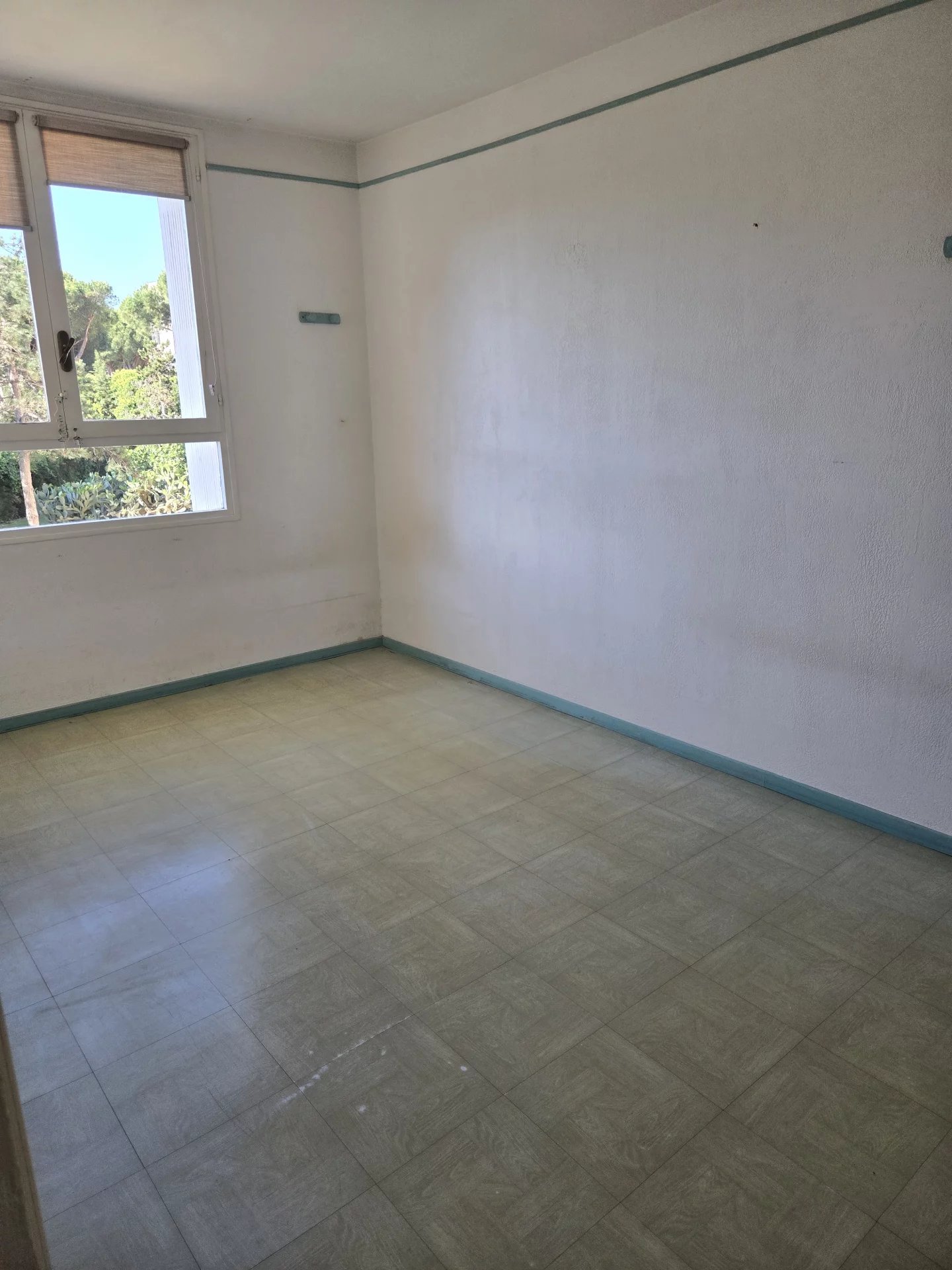 Fréjus  - T3 à rafraîchir à 5 mns du centre à pied